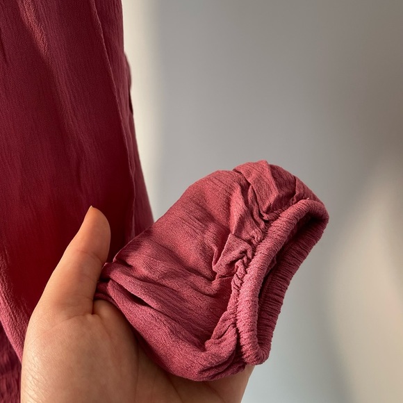 FRESHMAN Mauve Pink Smocked V Neck Blouse with Buttons - Picture 4 of 6